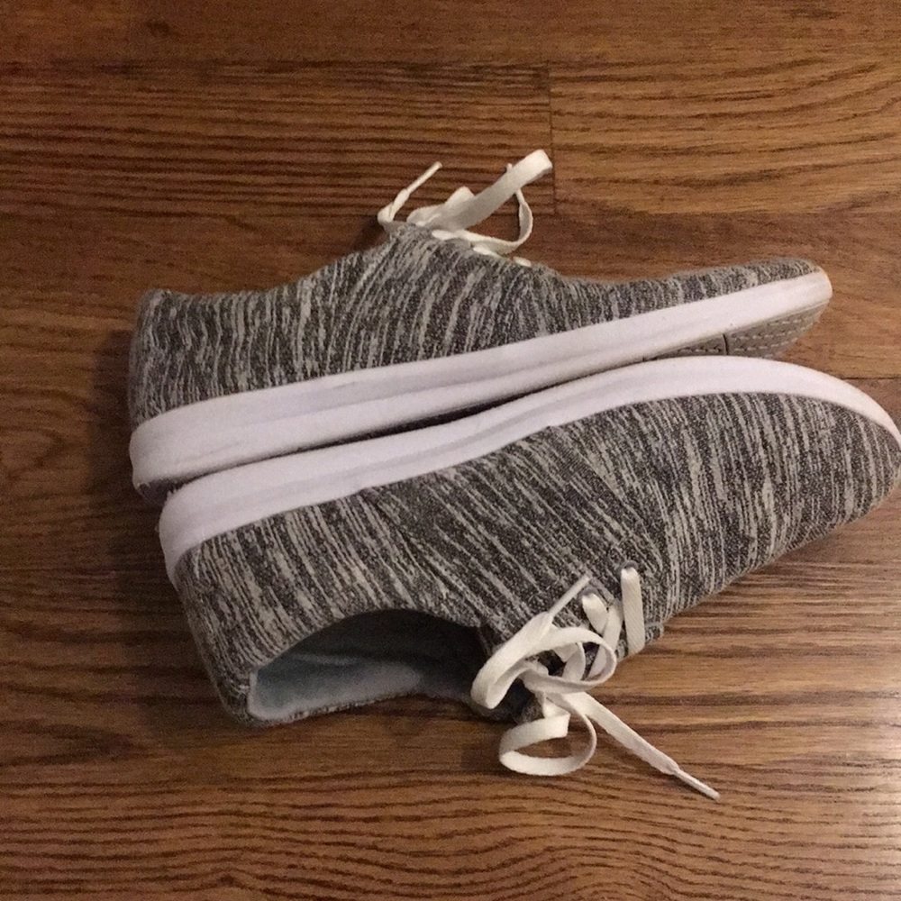 Comfortable shoes - Picture 3 of 4